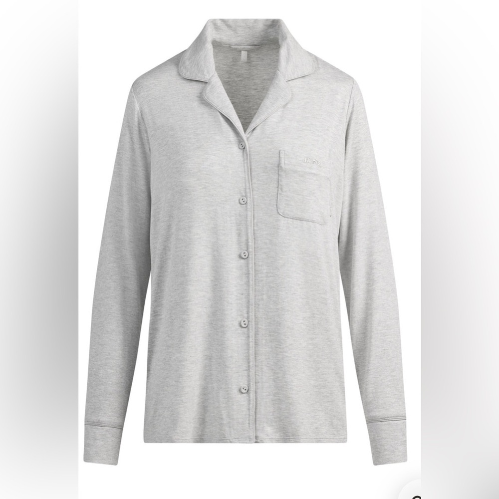 SKIMS LONG SLEEVE BUTTON UP LIGHT HEATHER GREY
Classic Limited Set Size XL - Picture 3 of 5